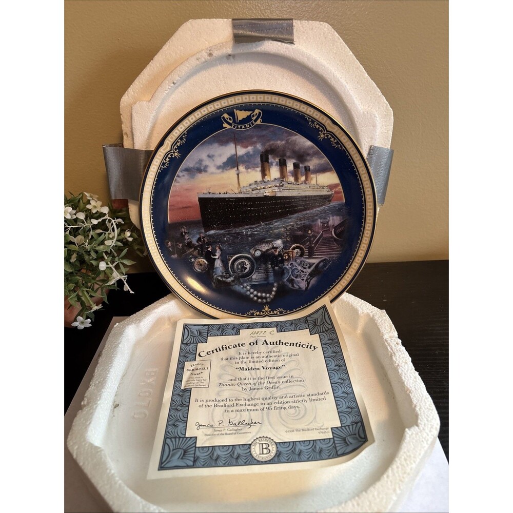 Titanic Queen of the Ocean MAIDEN VOYAGE 1st Issue 1998 Bradford Collector Plate